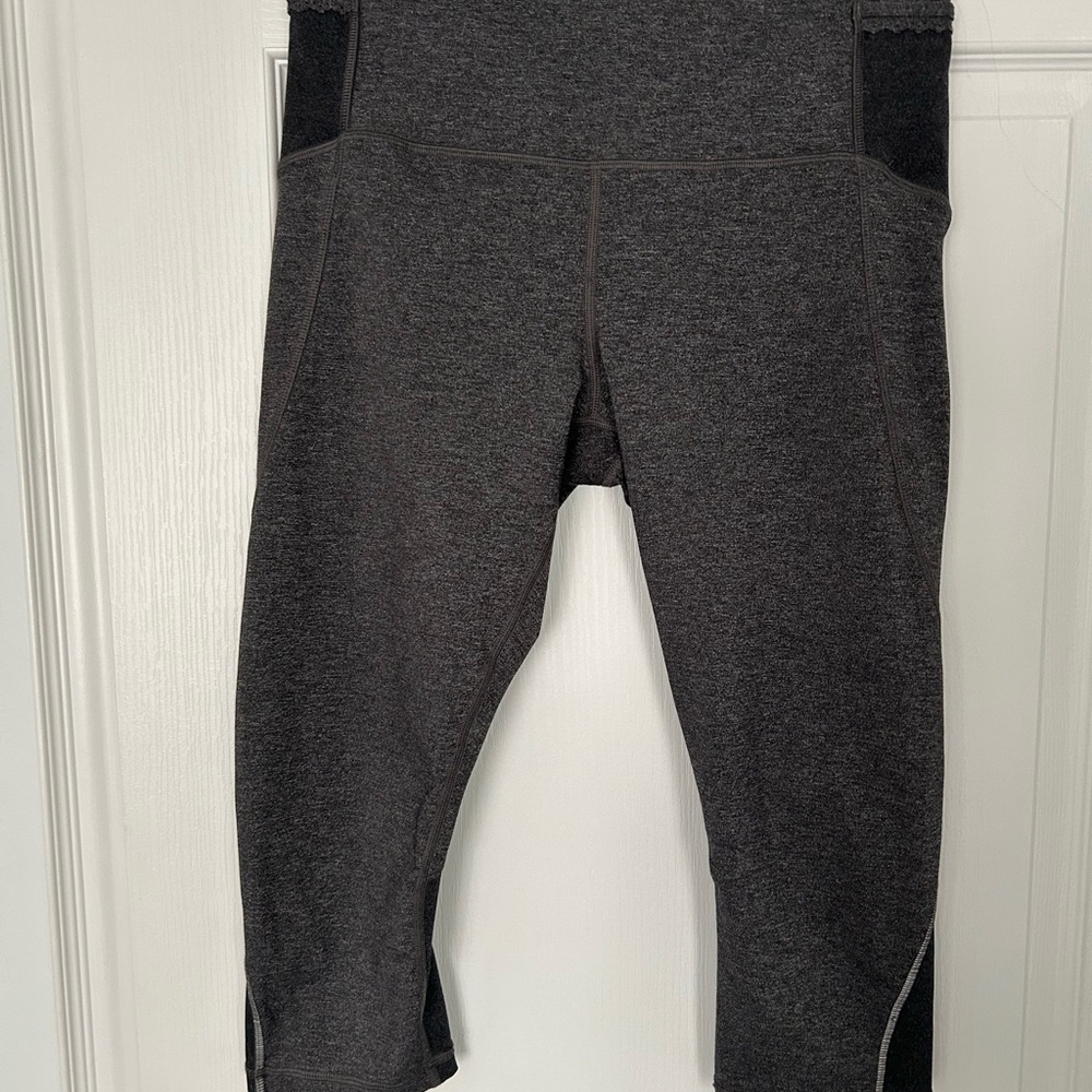 Lulu 3/4 Gray Leggings